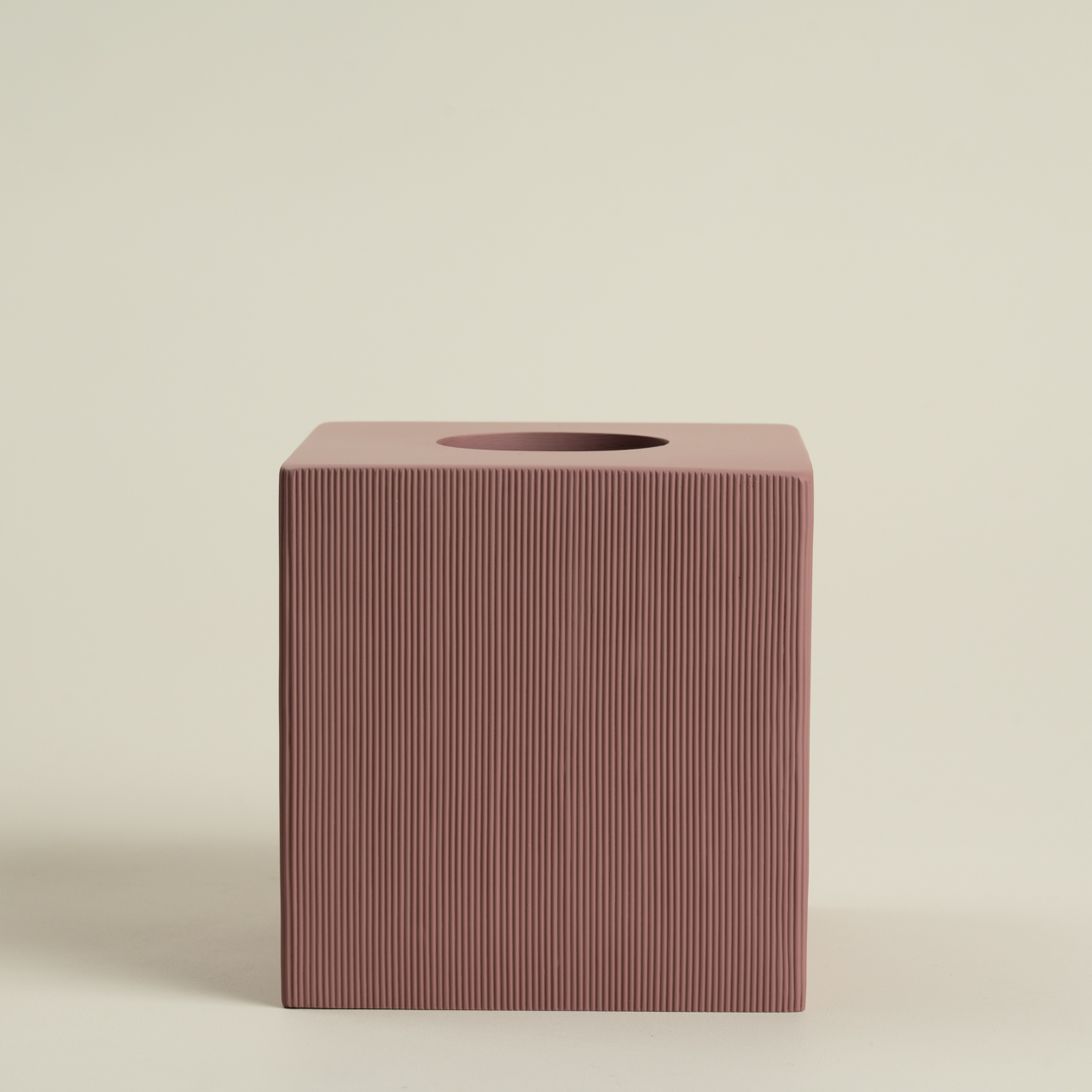 علبة مناديل بولي لون بنفسجي علبة مناديل بولي لون بنفسجي