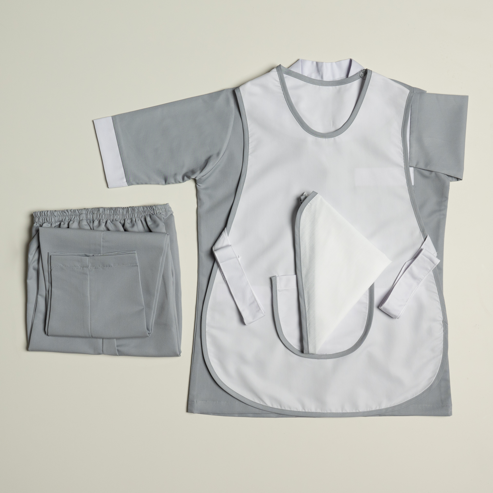 يونيفورم عاملات بعدة مقاسات رصاصي فاتح يونيفورم عاملات بعدة مقاسات رصاصي فاتح