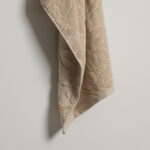 منشفة قطن بيج غامق بعده مقاسات