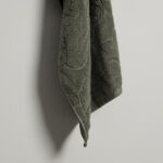 منشفة قطن أخضر غامق بعده مقاسات