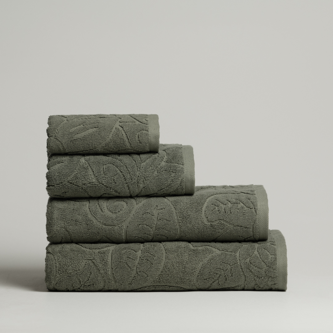 منشفة قطن أخضر غامق بعده مقاسات منشفة قطن أخضر غامق بعده مقاسات