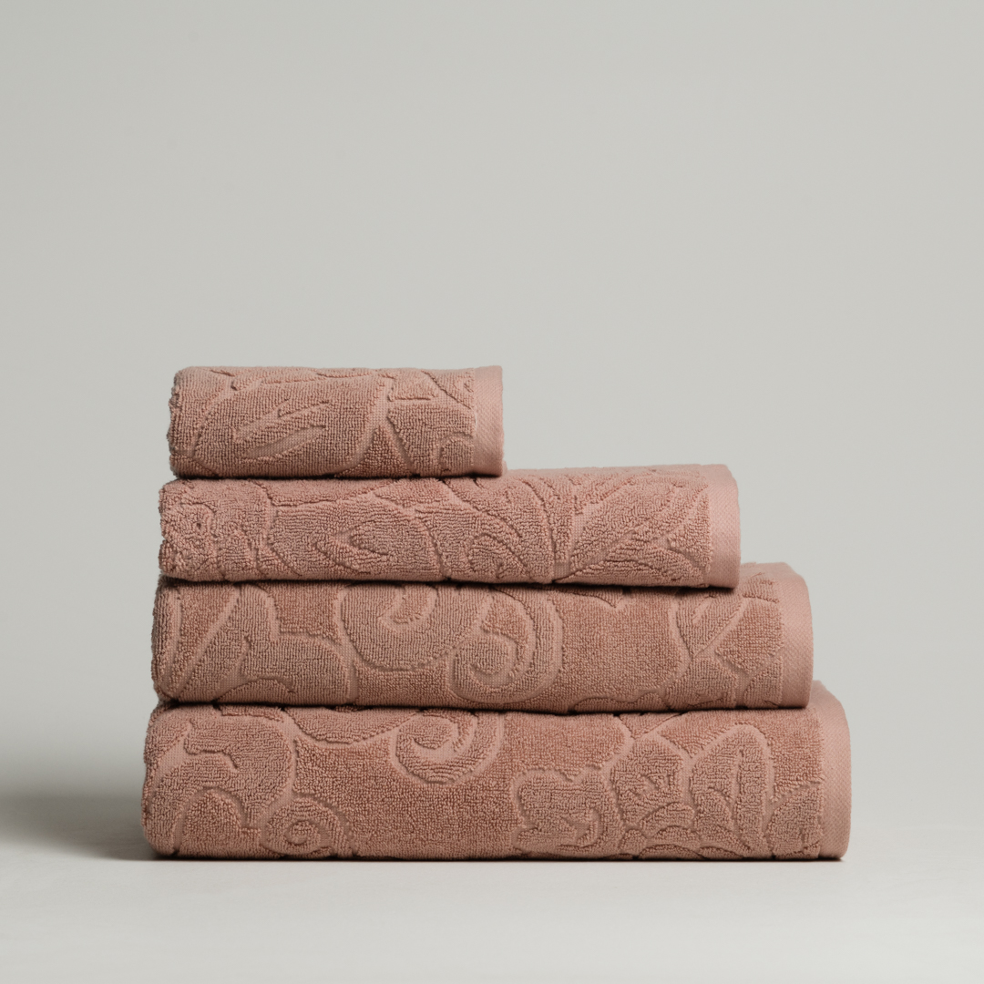 منشفة قطن بينك غامق بعده مقاسات منشفة قطن بينك غامق بعده مقاسات