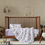طقم لحاف مواليد قطعتين قطن بلون أوف وايت