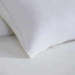 بيت مخدة ميكرو ٢ قطعة أوف وايت