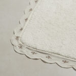 دعاسة حمام مطرزه بعدة مقاسات بني