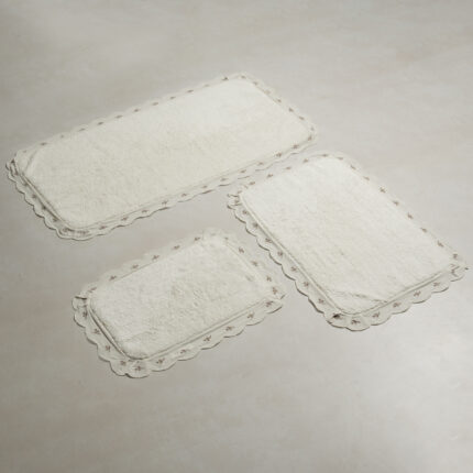 دعاسة حمام مطرزه بعدة مقاسات بني