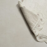 دعاسة حمام مطرزه بعدة مقاسات بني