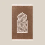 سجادة صلاة شنيل باللون البيج االغامق