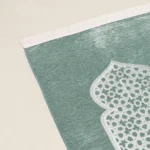 سجادة صلاة شنيل باللون الأخضر