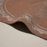 سجادة صلاة شنيل بلون بيج غامق