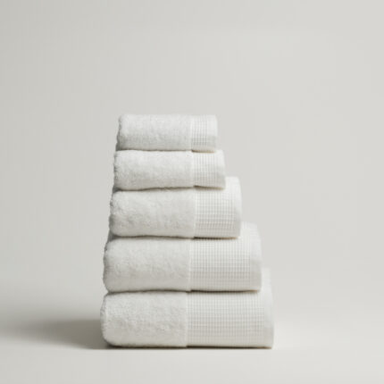 منشفة قطن لون أبيض بعده مقاسات