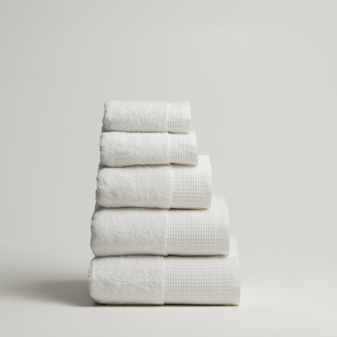 منشفة قطن لون أبيض بعده مقاسات منشفة قطن لون أبيض بعده مقاسات