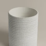 سله نفايات بولي أبيض