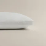 مخدة قطن باللون الأبيض