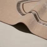 سجادة صلاة شنيل لون بيج