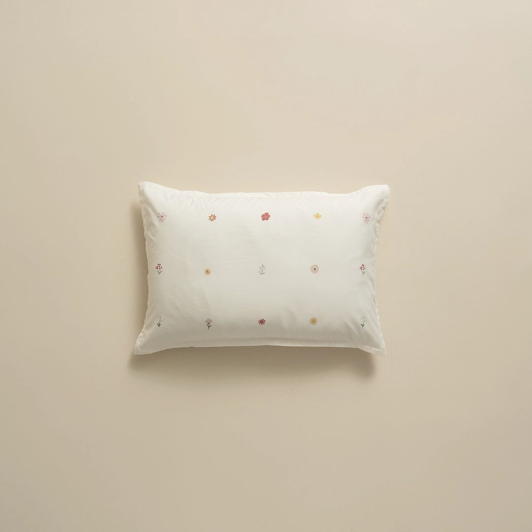 بيت مخدة مايكرو لون أوف وايت بيت مخدة مايكرو لون أوف وايت