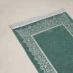 سجادة صلاة شنيل بلون أخضر