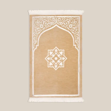 سجادة صلاة شنيل باللون البيج الغامق