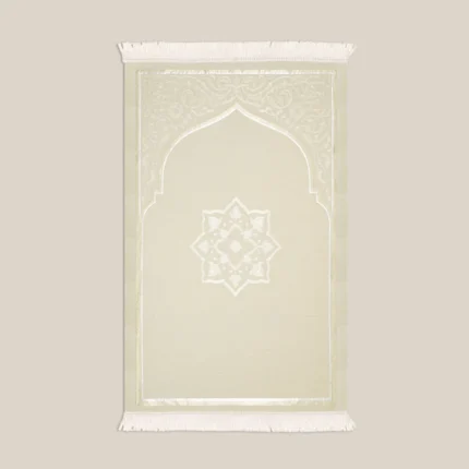 سجادة صلاة شنيل باللون الأوف وايت