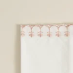 لباس صلاة لف مطرز بينك