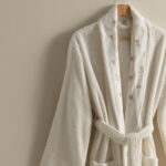 روب حمام قطن مطرز أوف وايت