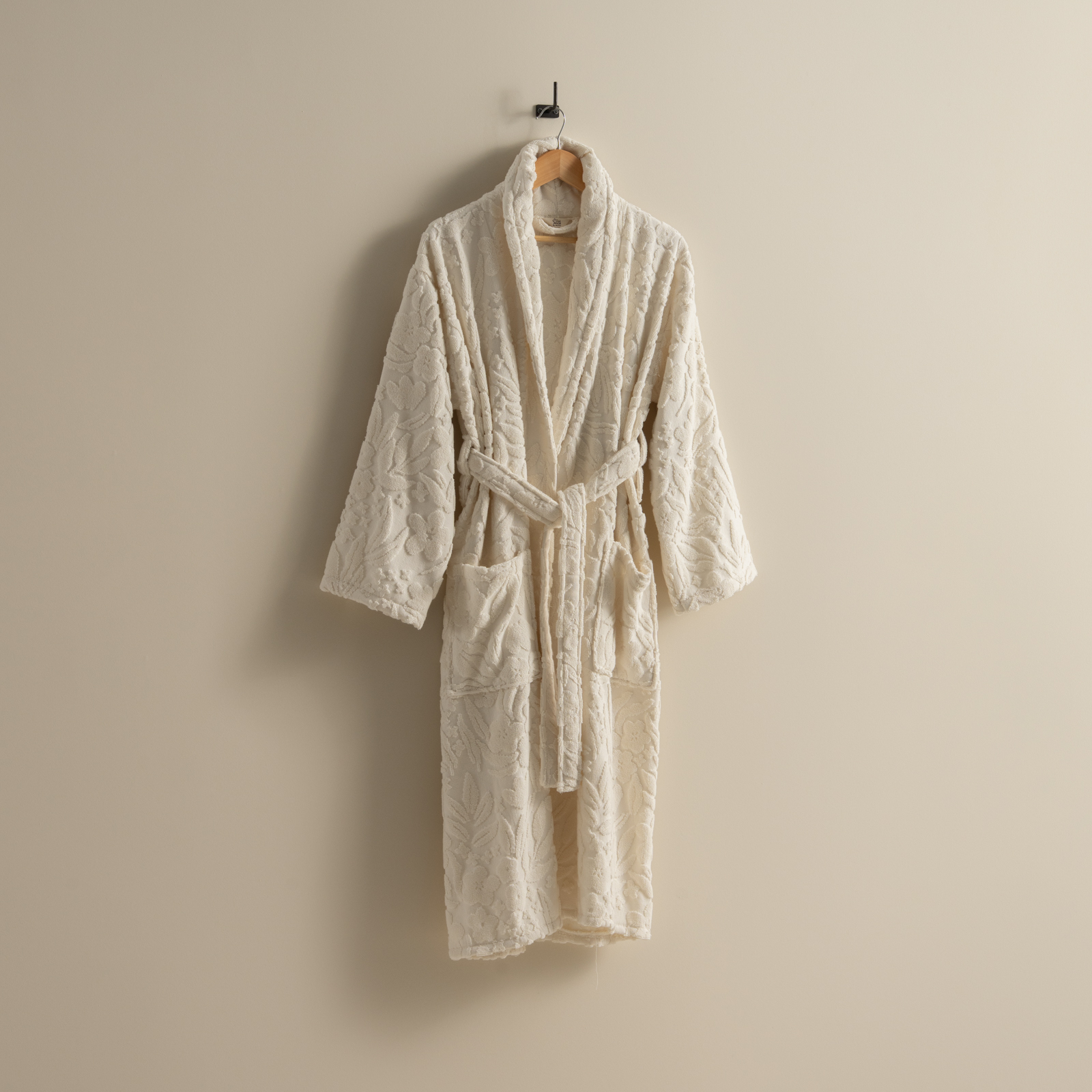 روب حمام قطن جاكار أوف وايت روب حمام قطن جاكار أوف وايت