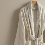 روب حمام قطن بلون أوف وايت