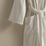 روب حمام قطن فندقي بلون أبيض