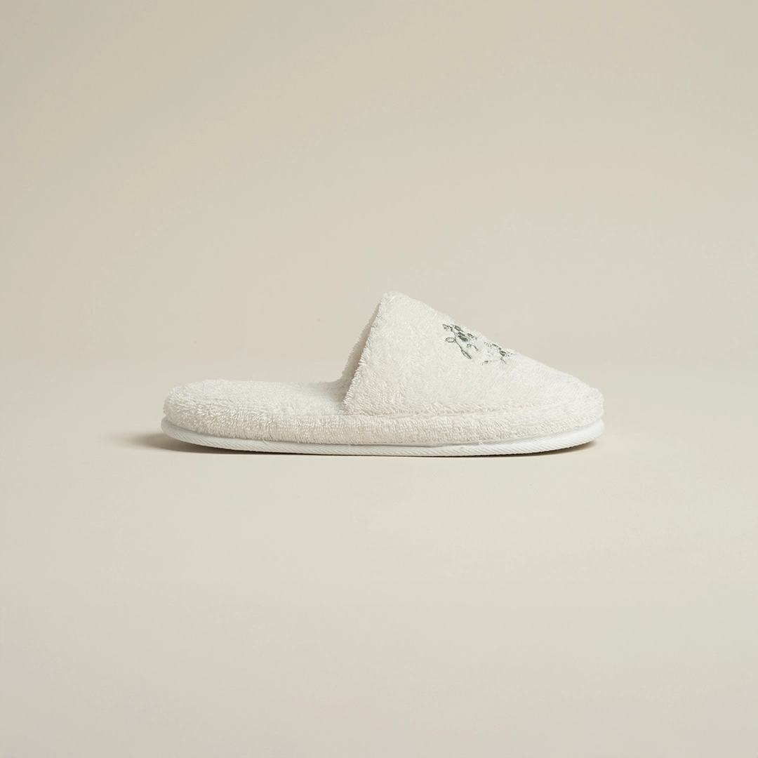 سليبر قطن مطرز مقاس ٤٠ لون أخضر سليبر قطن مطرز مقاس ٤٠ لون أخضر