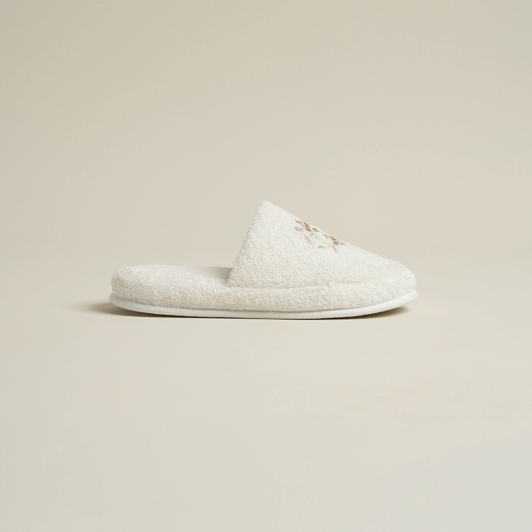 سليبر قطن مطرز مقاس ٤٠ لون أوف وايت سليبر قطن مطرز مقاس ٤٠ لون أوف وايت