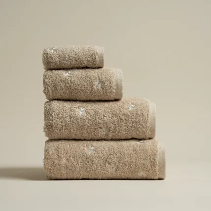 منشفة قطن مطرز بيج غامق بعدة مقاسات