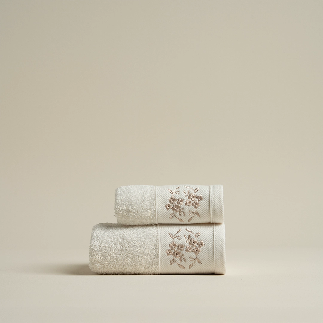 منشفة قطن مطرز بيج غامق منشفة قطن مطرز بيج غامق