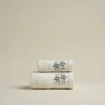 منشفة قطن مطرز أخضر