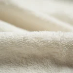 منشفة قطن مطرز أوف وايت