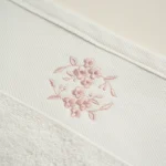 منشفة قطن مطرز بينك