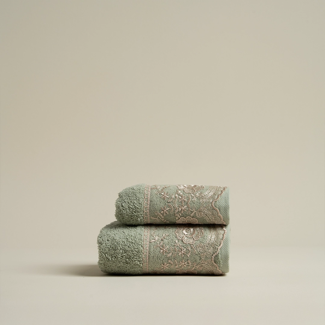 منشفة قطن مطرز لون أخضر منشفة قطن مطرز لون أخضر