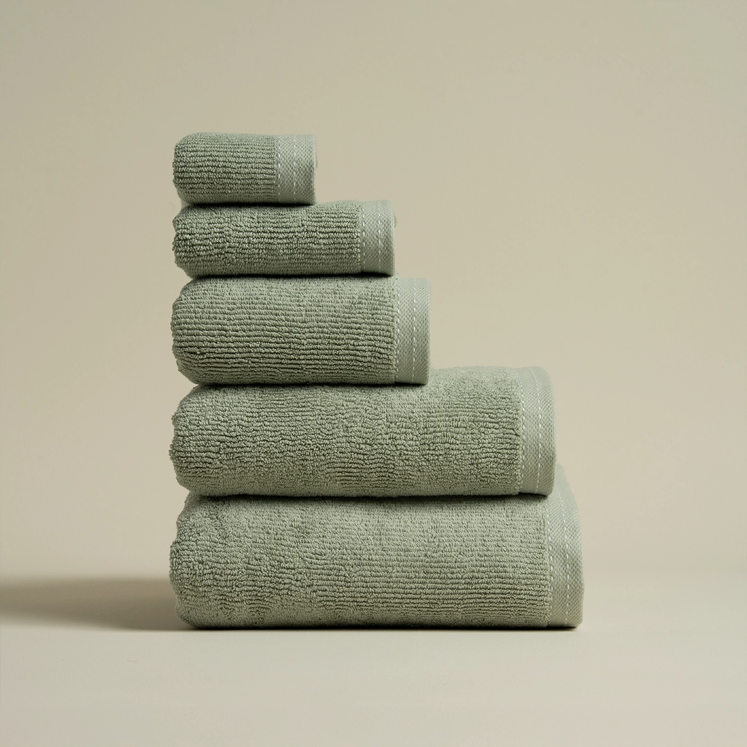 منشفة قطن لون أخضر بعده مقاسات منشفة قطن لون أخضر بعده مقاسات