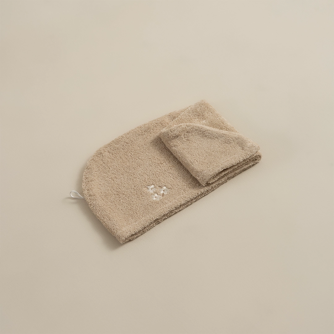 منشفة رأس قطن مطرز لون بيج غامق منشفة رأس قطن مطرز لون بيج غامق