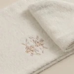 منشفة رأس قطن مطرز بيج غامق