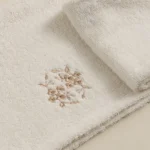 منشفة رأس قطن مطرز أوف وايت