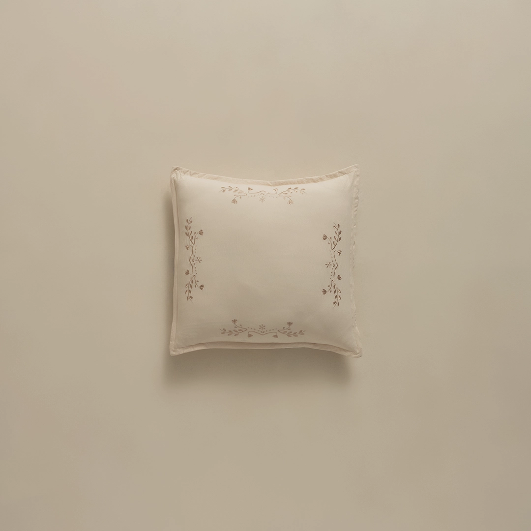 بيت تكاية مايكرو مطرز٦٠-٦٠ بيج غامق بيت تكاية مايكرو مطرز٦٠-٦٠ بيج غامق