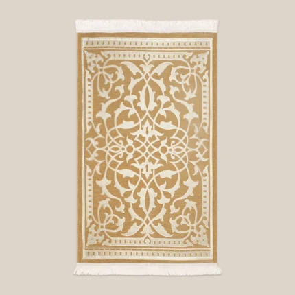 سجادة صلاة شنيل باللون البيج غامق