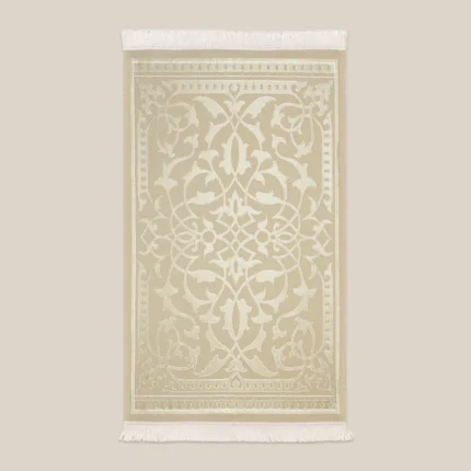 سجادة صلاة شنيل باللون الأوف وايت